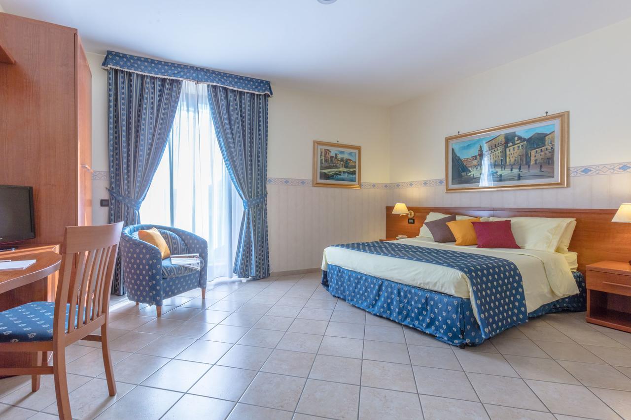 Hotel Traiano Civitavecchia Kültér fotó
