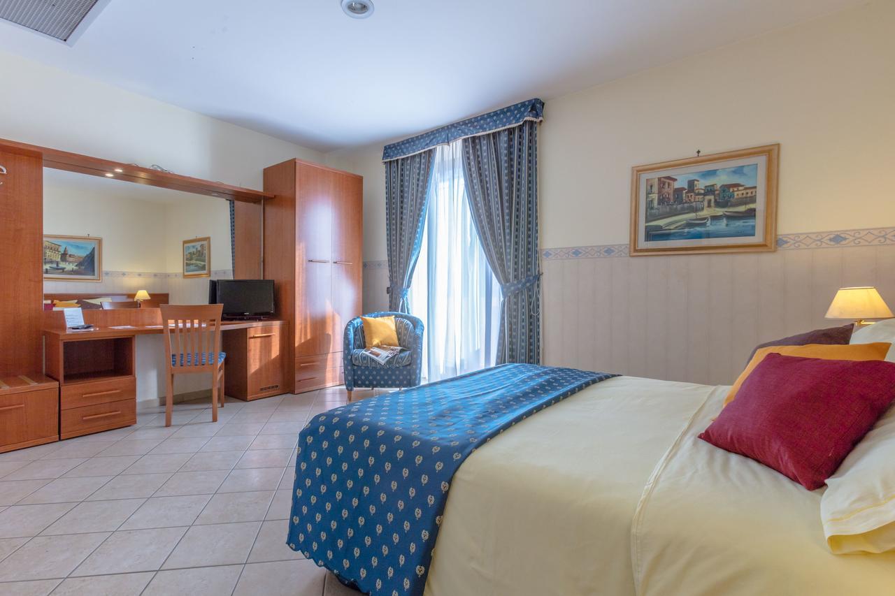 Hotel Traiano Civitavecchia Kültér fotó