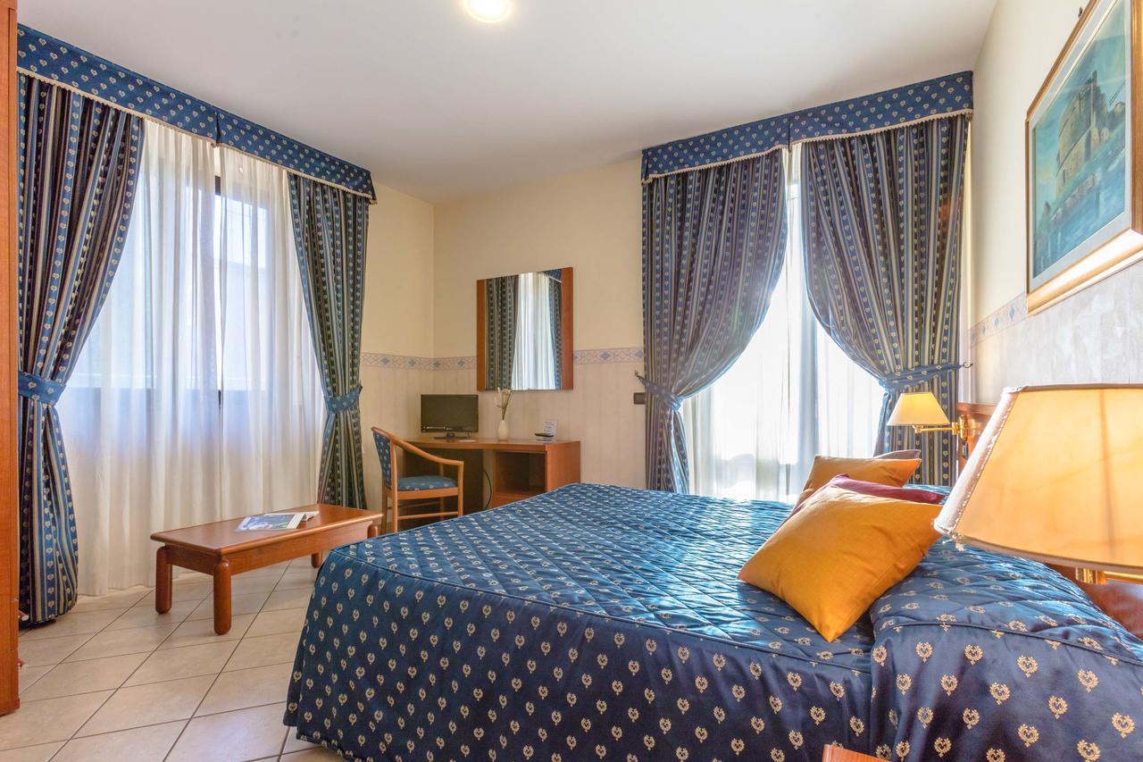 Hotel Traiano Civitavecchia Kültér fotó